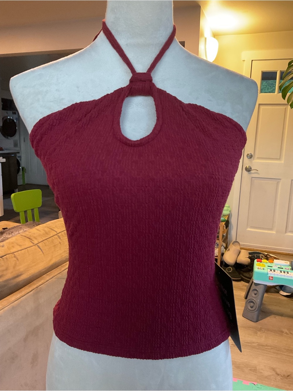 🍷Romantic Lulu's Berry Red Halter Keyhole Textured Cut Out Top Size Small